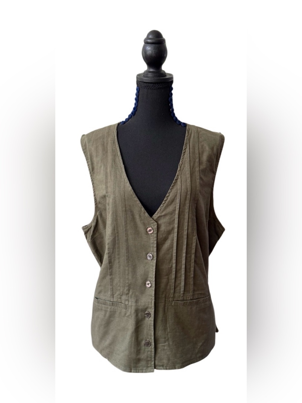 White Stag Olive Green Sleeveless Button-Front Top